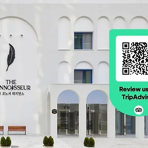  Hotel The Connoisseur